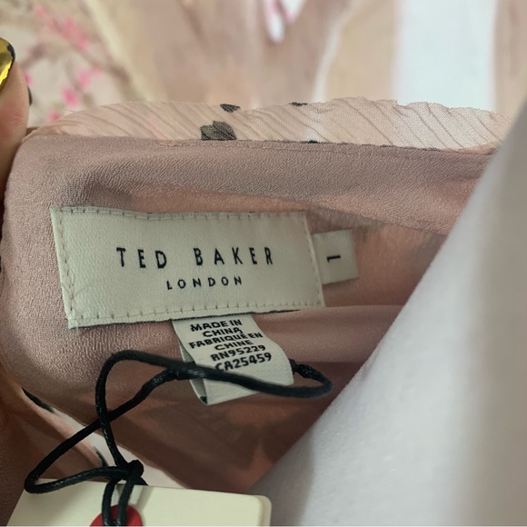 NEW Ted Baker Harlynn Floral Flutter Sleeve Chiffon Top - Picture 8 of 12